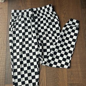 Like New buttery soft Checkered Joggers with Pockets